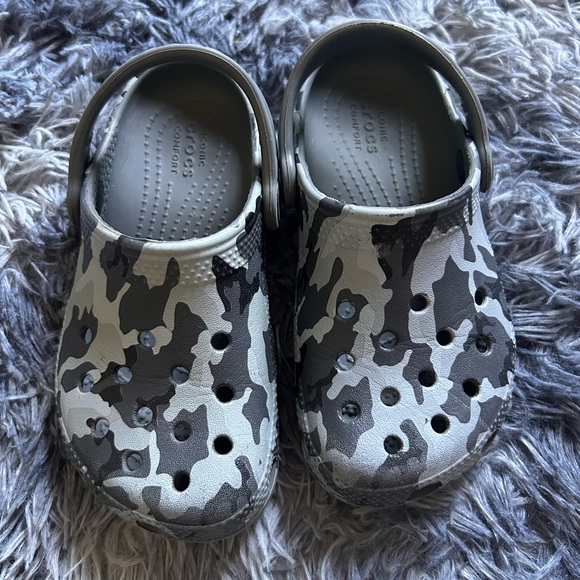 Toddler Camo Crocs - Picture 5 of 8